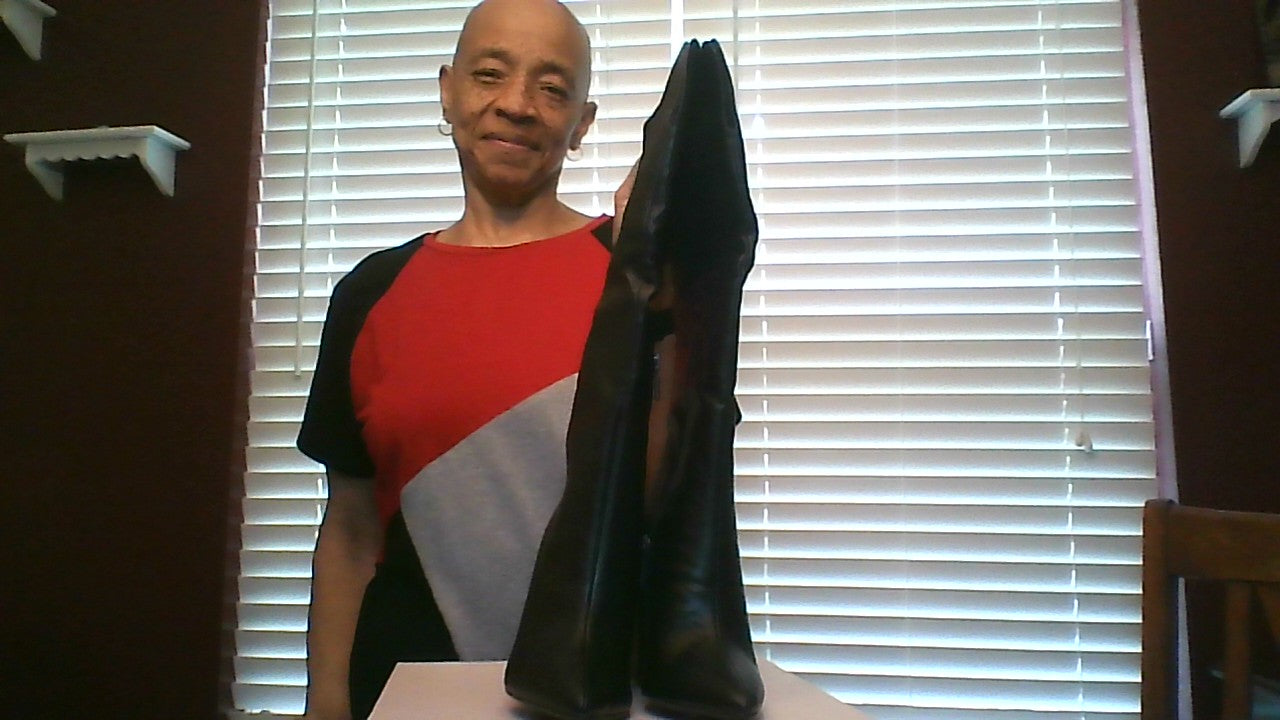 “Women’s size 6 knee‑high boots in black, mid‑heel, pointed toe, side zipper, faux‑leather finish”
